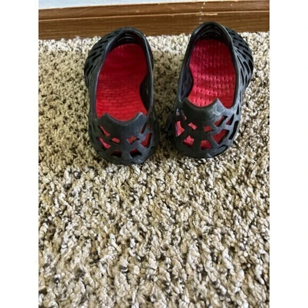 water‎ shoes boys size 1